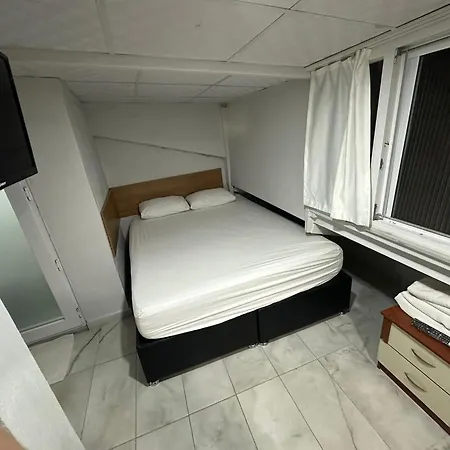 Nr1 Hotel *